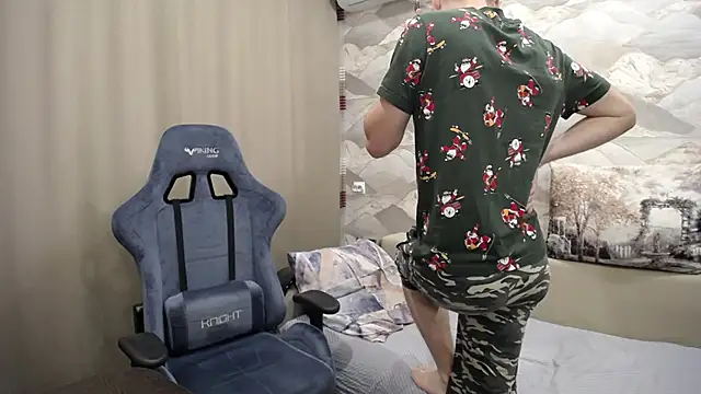 Snapshot of SerzhKorol1 chatting on 10-24-25, 06:45 SerzhKorol1 online show from 10-24-25, 06:45