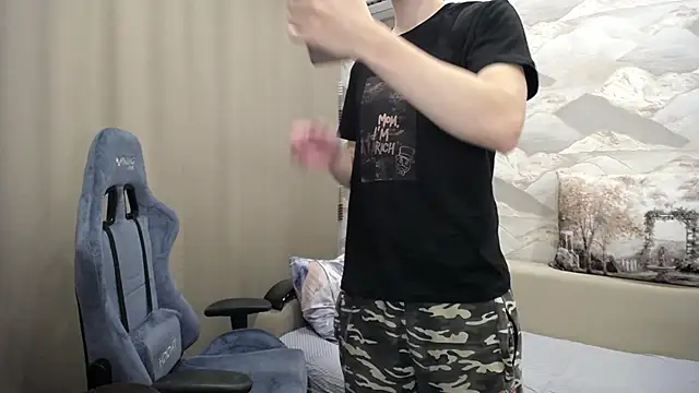 Snapshot of SerzhKorol1 chatting on 10-28-25, 06:12 SerzhKorol1 online show from 10-28-25, 06:12