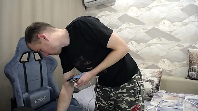 Snapshot of SerzhKorol1 chatting on 10-29-25, 10:36 SerzhKorol1 online show from 10-29-25, 10:36