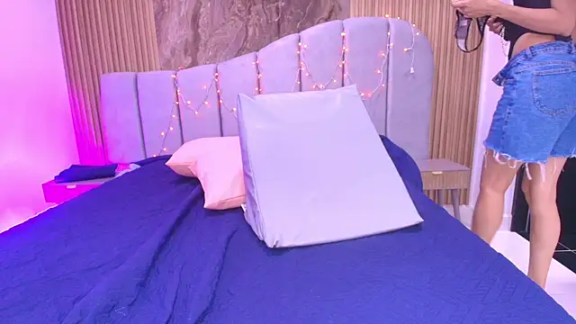 arletmss online show from 12-16-25, 03:11