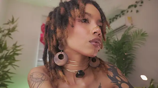 Snapshot of Cooper-Reds chatting on 02-13-26, 08:31 Cooper-Reds online show from 02-13-26, 08:31