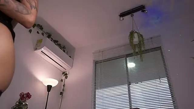 Snapshot of Cooper-Reds chatting on 11-29-25, 09:15 Cooper-Reds online show from 11-29-25, 09:15