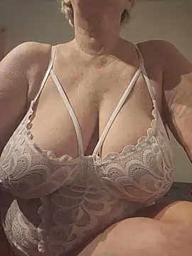 Snapshot of milfchantal4 chatting on 05-19-26, 01:56 milfchantal4 online show from 05-19-26, 01:56