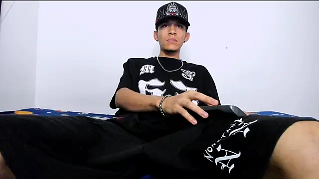 Snapshot of Samuel_Suarez chatting on 05-20-26, 12:51 Samuel Suarez online show from 05-20-26, 12:51