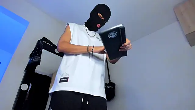 Samuel Suarez online show from 11-08-25, 02:04