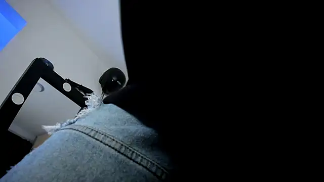 Samuel Suarez online show from 11-26-25, 04:34