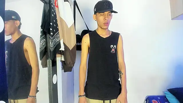 Snapshot of Samuel_Suarez chatting on 03-18-25, 01:35 Samuel Suarez online show from 03-18-25, 01:35