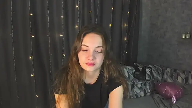 Snapshot of KristinaLoison chatting on 02-20-25, 08:25 KristinaLoison online show from 02-20-25, 08:25