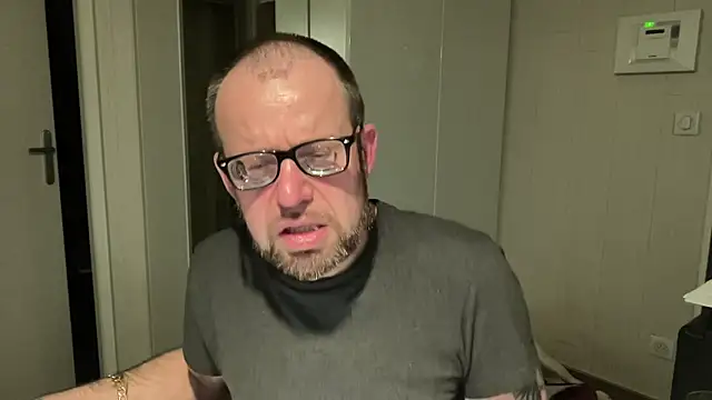 FABIOGLASSES online show from 04-17-26, 07:49