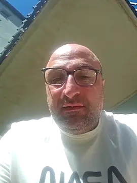 Snapshot of bigloada chatting on 05-31-26, 12:44 bigloada online show from 05-31-26, 12:44
