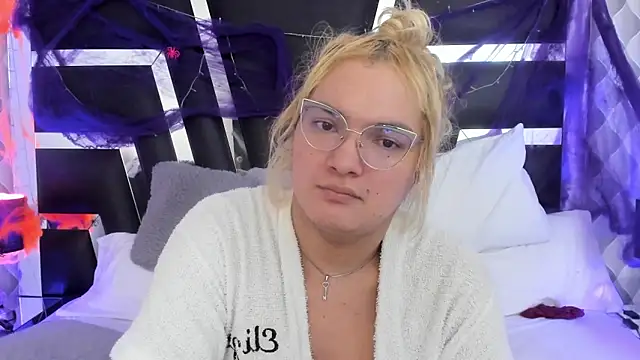 Snapshot of katya_kozlov chatting on 11-02-25, 11:32 katya kozlov online show from 11-02-25, 11:32