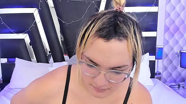 Snapshot of katya_kozlov chatting on 03-17-25, 12:32 katya kozlov online show from 03-17-25, 12:32