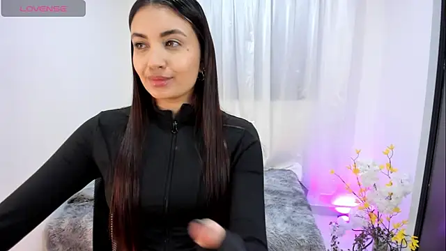 aisha es online show from 10-23-25, 09:35