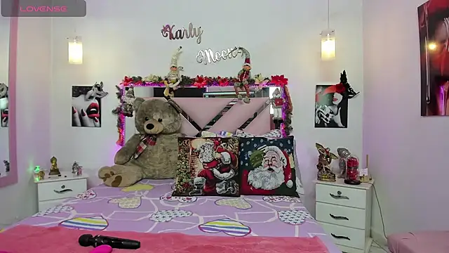 Snapshot of Karly_moon chatting on 12-17-24, 01:18 Karly moon online show from 12-17-24, 01:18