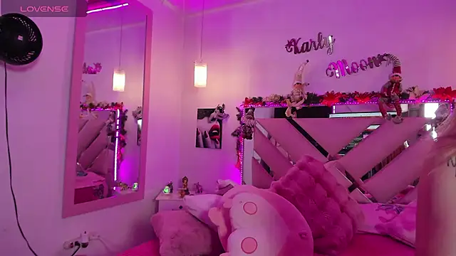 Snapshot of Karly_moon chatting on 12-06-24, 07:15 Karly moon online show from 12-06-24, 07:15