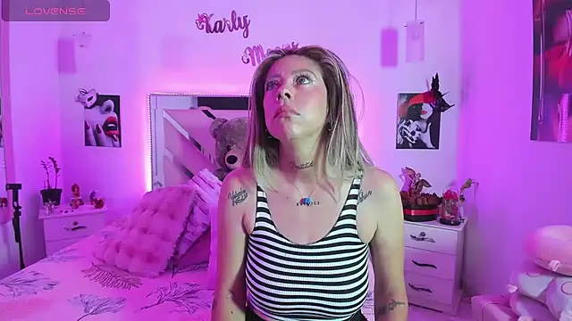 Snapshot of Karly_moon chatting on 09-15-25, 11:38 Karly moon online show from 09-15-25, 11:38