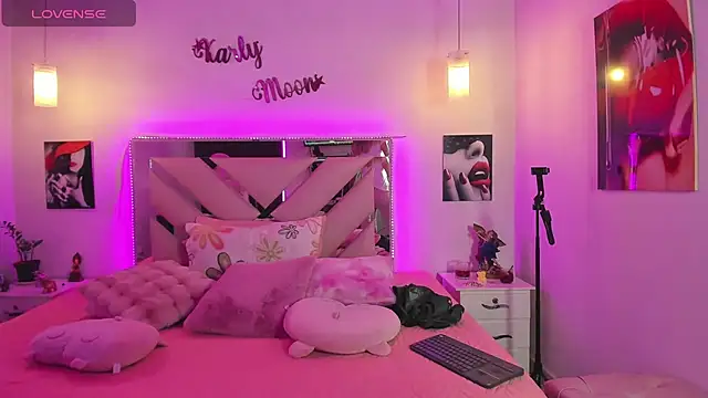 Karly moon online show from 11-19-25, 05:13