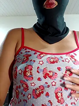 Snapshot of Evellyn_Grey chatting on 10-16-25, 03:26 Evellyn Grey online show from 10-16-25, 03:26