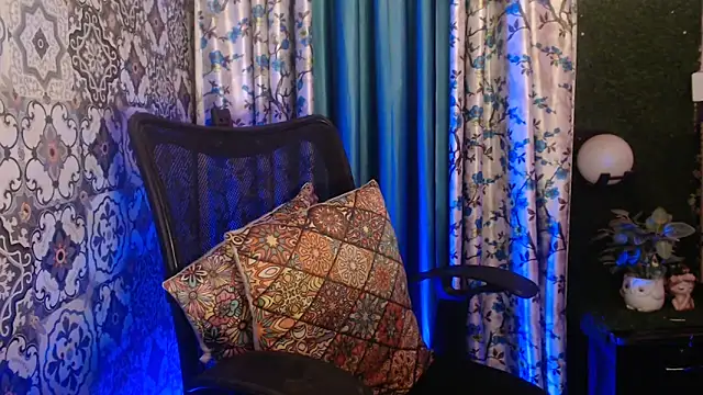 Snapshot of The_Divine_Love chatting on 05-07-26, 08:45 The Divine Love online show from 05-07-26, 08:45