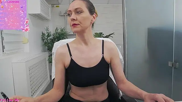 Snapshot of EllaMilf_ chatting on 05-24-26, 02:39 EllaMilf online show from 05-24-26, 02:39