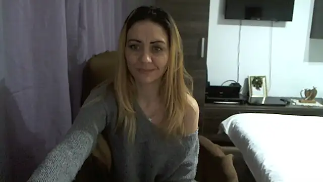 Snapshot of EllaMilf_ chatting on 01-18-26, 02:37 EllaMilf online show from 01-18-26, 02:37