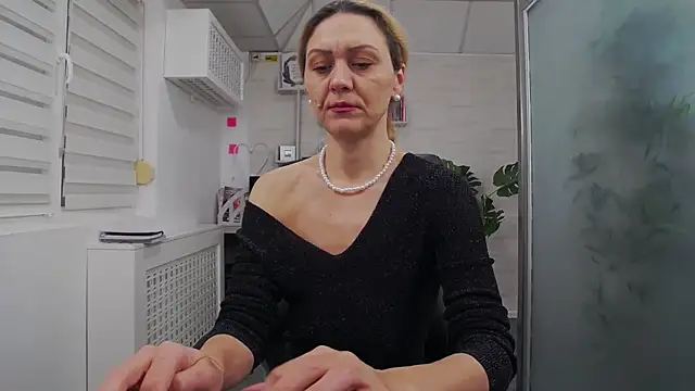 Snapshot of EllaMilf_ chatting on 11-12-25, 01:26 EllaMilf online show from 11-12-25, 01:26