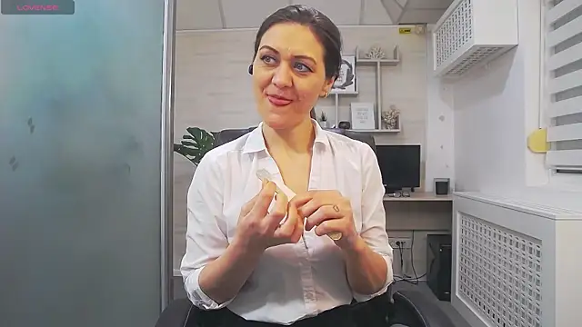 EllaMilf  online show from 02-19-25, 08:41