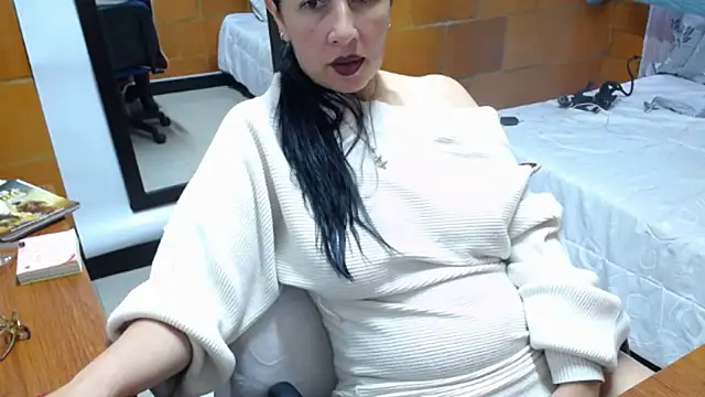Snapshot of charlote_temple chatting on 05-11-26, 02:45 charlote temple online show from 05-11-26, 02:45