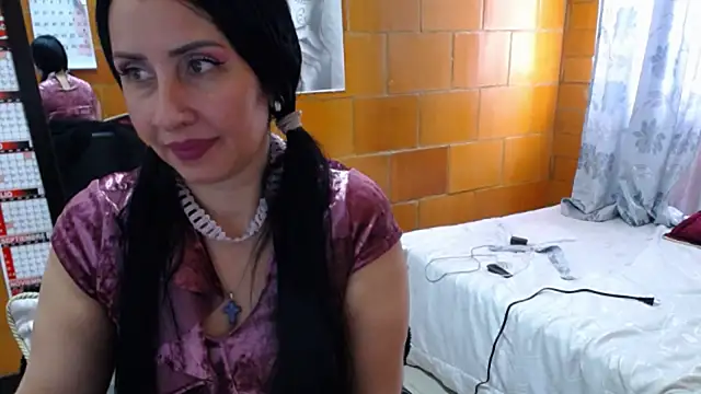 Snapshot of charlote_temple chatting on 06-26-26, 02:01 charlote temple online show from 06-26-26, 02:01