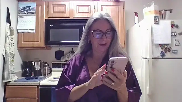 Snapshot of EvaRobinson chatting on 02-19-25, 02:01 EvaRobinson online show from 02-19-25, 02:01