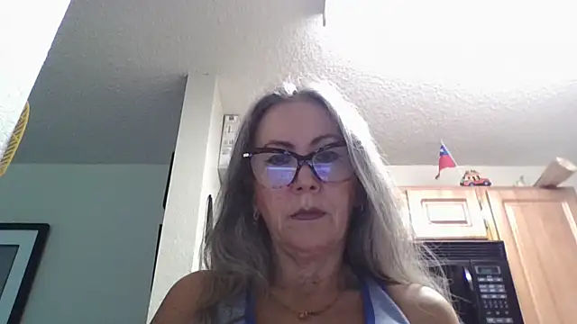 Snapshot of EvaRobinson chatting on 02-17-25, 04:06 EvaRobinson online show from 02-17-25, 04:06