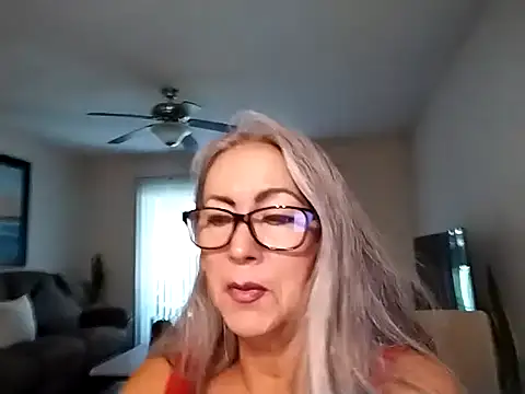 Snapshot of EvaRobinson chatting on 06-10-26, 02:51 EvaRobinson online show from 06-10-26, 02:51