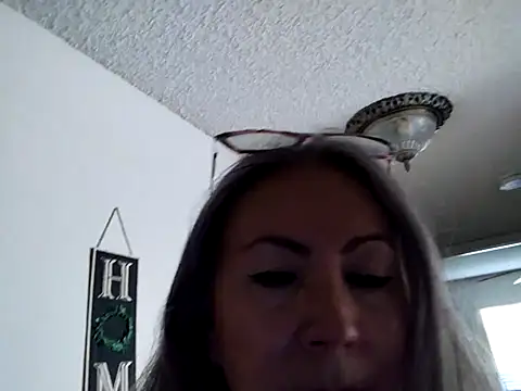 Snapshot of EvaRobinson chatting on 02-13-25, 06:26 EvaRobinson online show from 02-13-25, 06:26