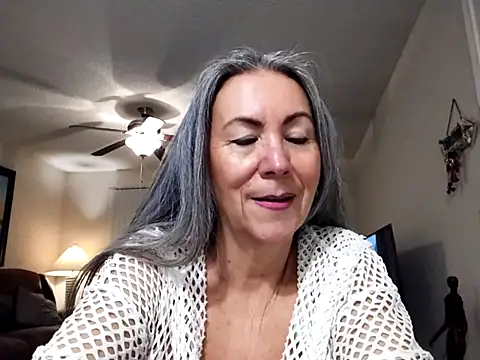 Snapshot of EvaRobinson chatting on 01-27-25, 12:54 EvaRobinson online show from 01-27-25, 12:54