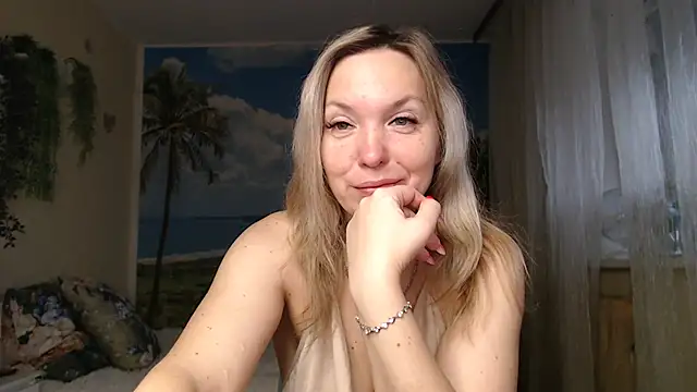 soaring love online show from 10-28-25, 04:35