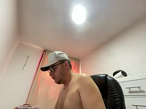 Snapshot of GabyDickLovee_ chatting on 08-04-26, 03:27 GabyDickLovee online show from 08-04-26, 03:27