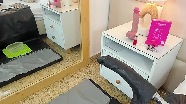 AntoniaRoss  online show from 04-10-26, 03:08