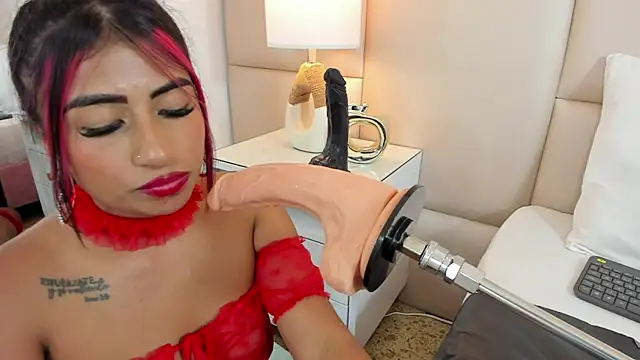 Snapshot of AntoniaRoss_ chatting on 02-14-25, 12:19 AntoniaRoss online show from 02-14-25, 12:19