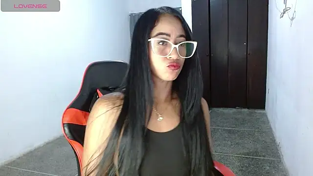 Snapshot of Emiliklauss22 chatting on 06-01-26, 11:21 Emiliklauss22 online show from 06-01-26, 11:21