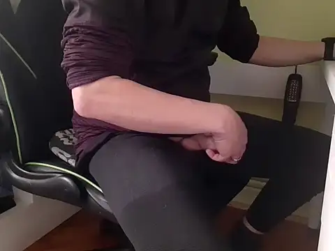 feathersify online show from 12-19-25, 01:24