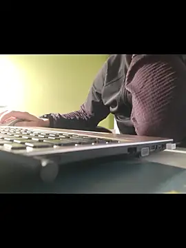 feathersify online show from 12-18-25, 11:47