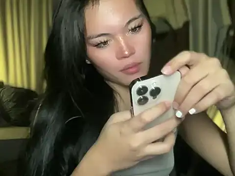 Snapshot of Lilly_cruz chatting on 11-08-25, 05:11 Lilly cruz online show from 11-08-25, 05:11