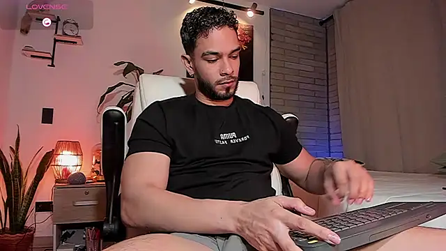 Snapshot of Josseph1_ chatting on 07-14-26, 02:05 Josseph1 online show from 07-14-26, 02:05
