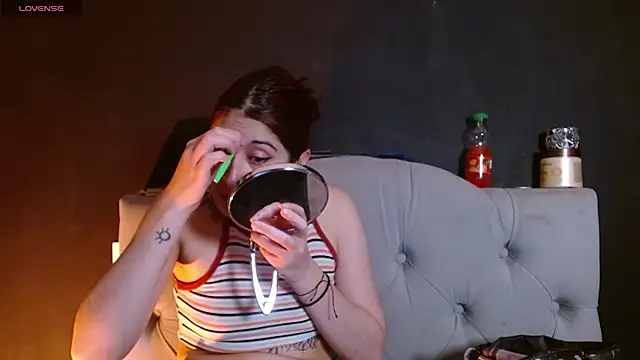 Snapshot of Red-moon1 chatting on 02-26-26, 04:56 Red-moon1 online show from 02-26-26, 04:56