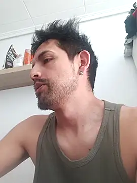 Snapshot of EuphoriaBoys chatting on 05-19-26, 11:06 EuphoriaBoys online show from 05-19-26, 11:06