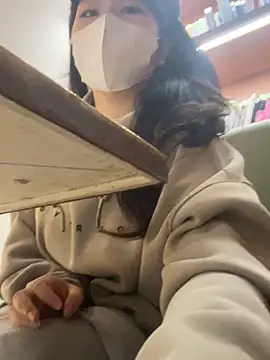 Onee-Chew online show from 11-25-25, 09:20