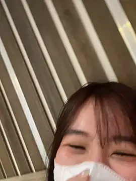 Snapshot of Onee-Chew chatting on 05-17-26, 11:43 Onee-Chew online show from 05-17-26, 11:43
