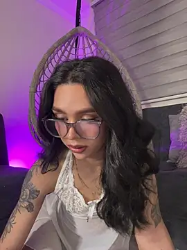 Samantha Bernardo online show from 04-18-26, 04:37