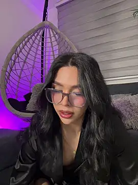 Samantha Bernardo online show from 04-17-26, 04:15