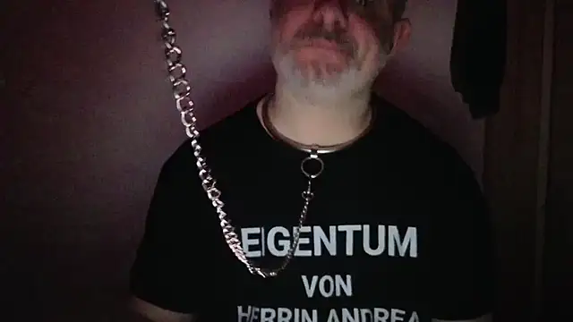 Snapshot of sklave-von-herrin-andrea chatting on 06-07-26, 10:20 sklave-von-herrin-andrea online show from 06-07-26, 10:20